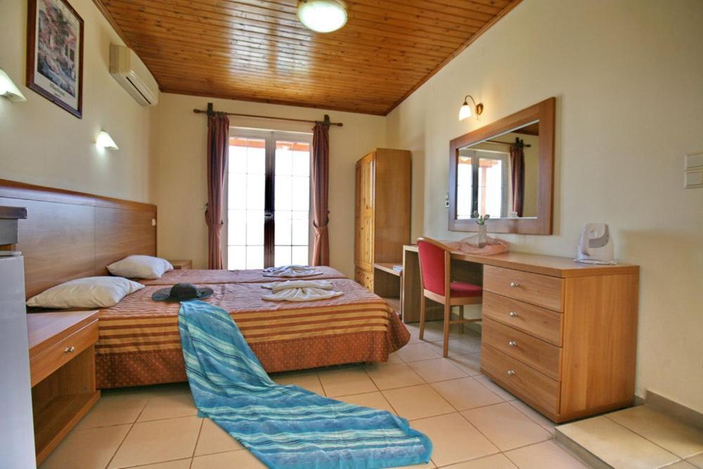 Anaxos Hotel Exterior photo