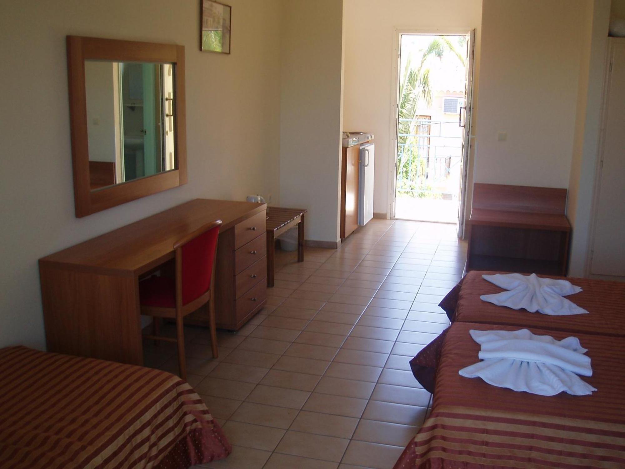 Anaxos Hotel Exterior photo