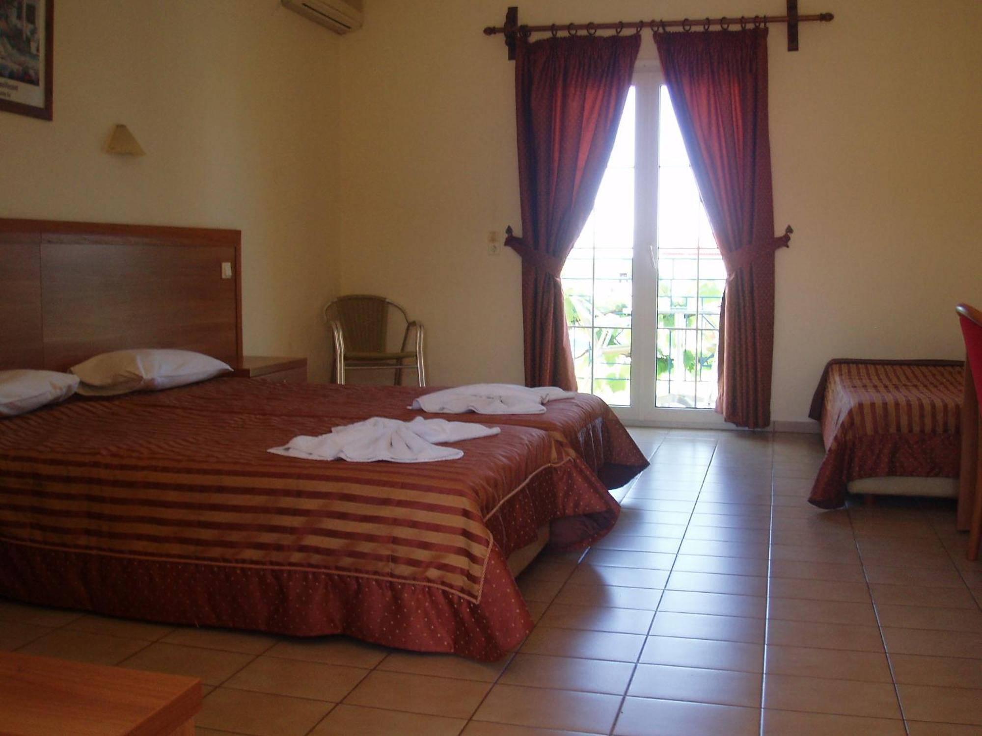 Anaxos Hotel Exterior photo